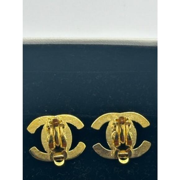 Vintage Classic Chanel CC turnlock Earrings! Clip-on*Beautiful Shiny*24K Plated - Picture 2 of 8
